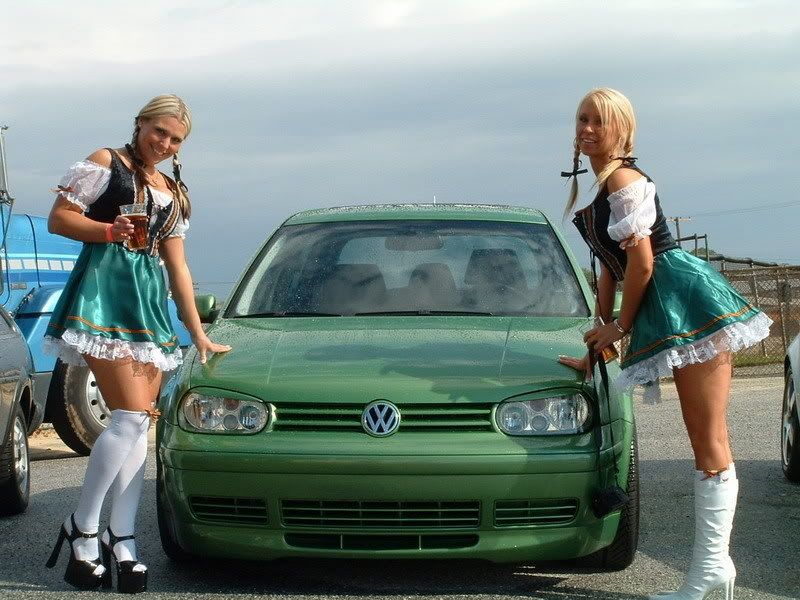 oktoberfestgirls.jpg