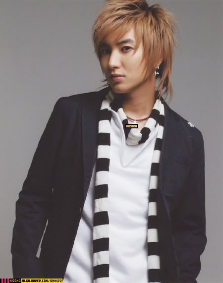 leeteukstrikeapose.jpg leeteuk image by lilmeinhlily