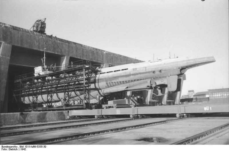 Bundesarchiv_Bild_101II-MW-5335-30_Lorient_U-Boot_U-67.jpg