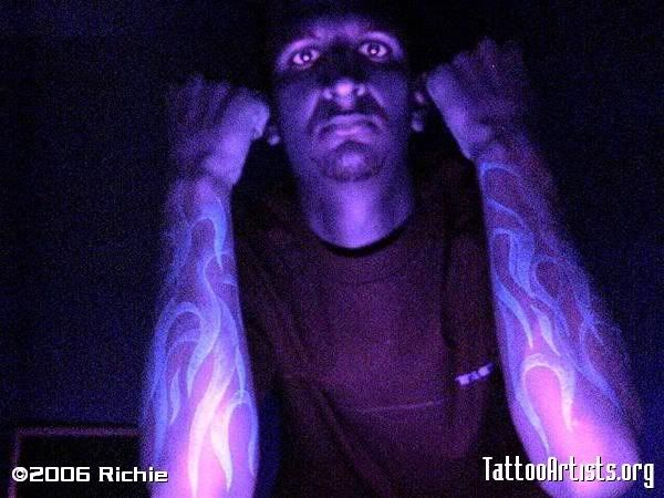 Img20976_spider_flames.jpg Cool Blacklight Flame Tattoos