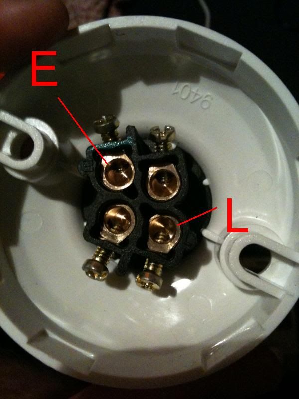 OK, so im wiring a light socket for a lamp im trying to make, im in