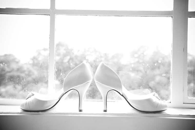 courtney sprague photography,bride and groom,hacienda del lago,wedding,austin,parasol